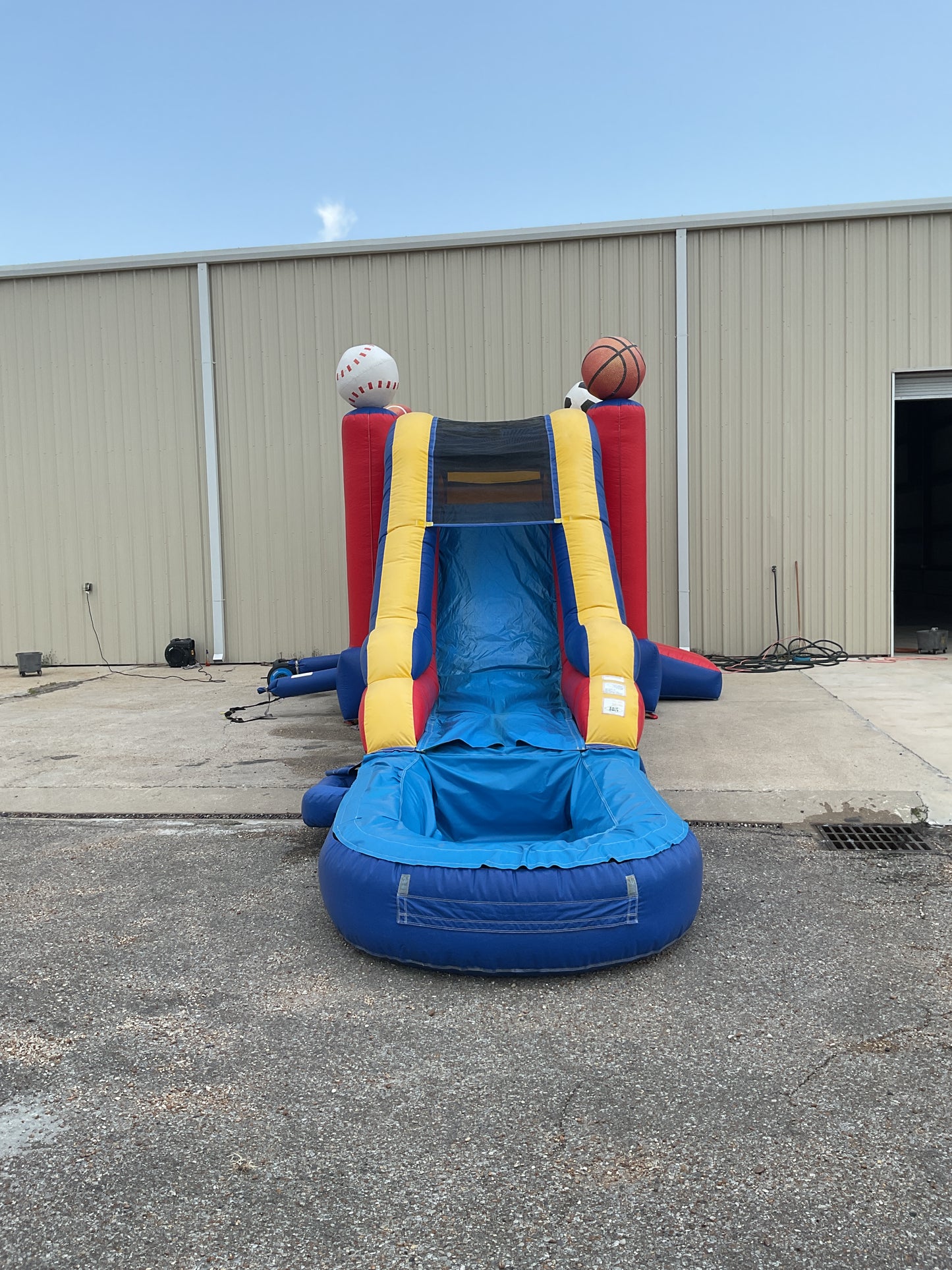 Sports Wet Dry Combo with pool