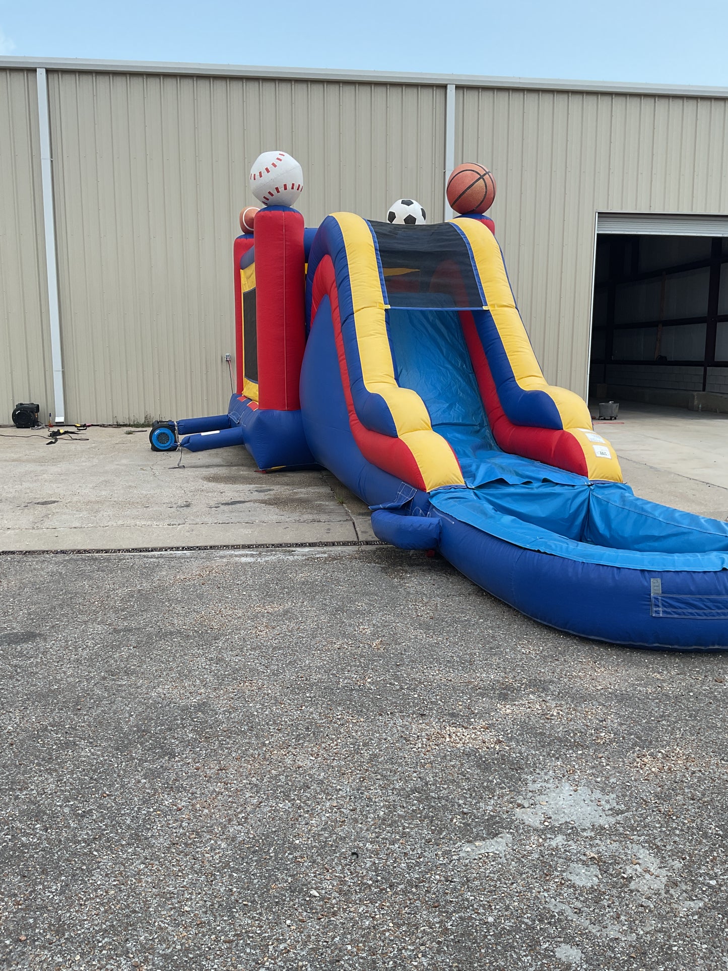 Sports Wet Dry Combo with pool