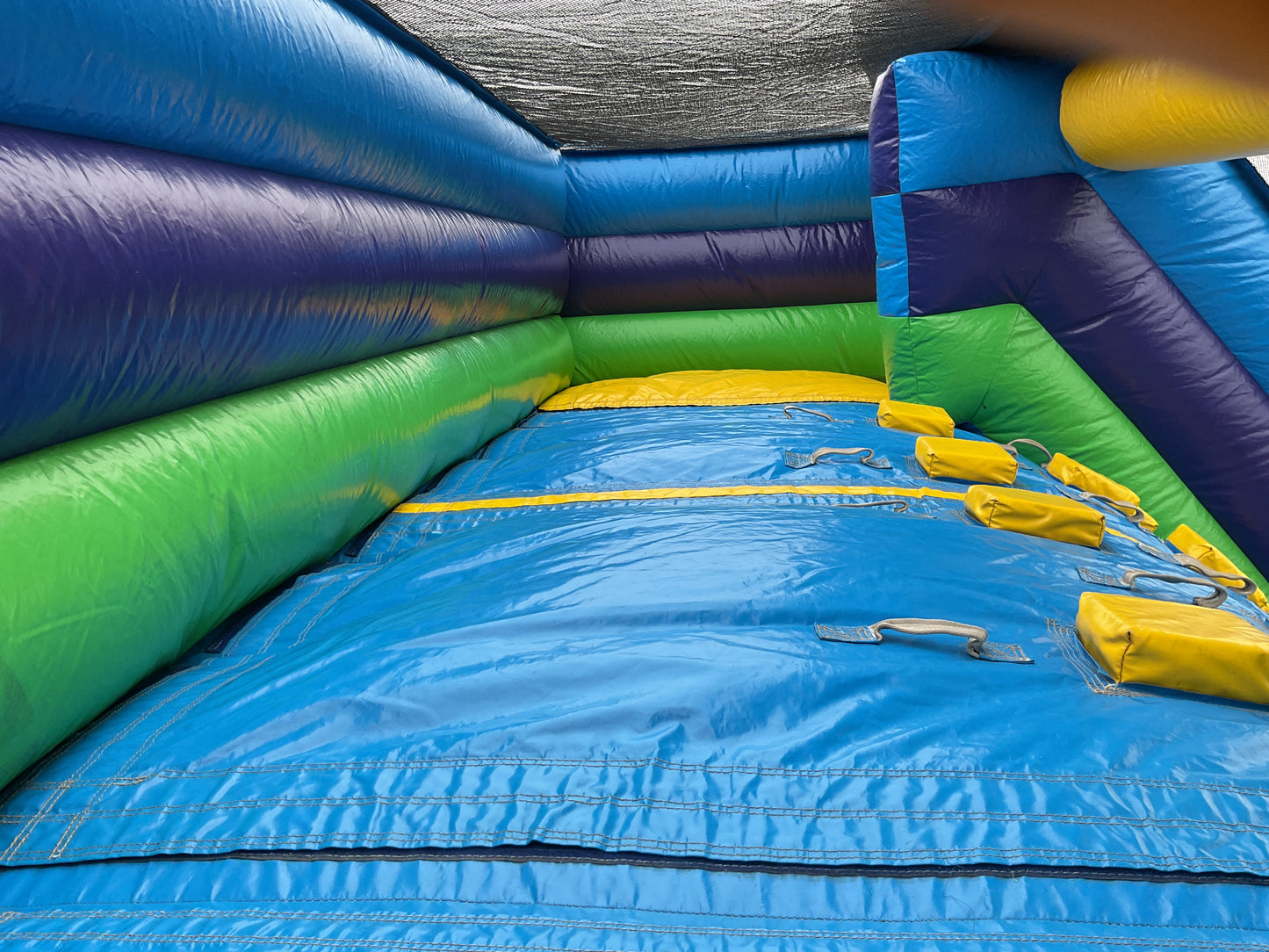 22' Vertical Rush Slide