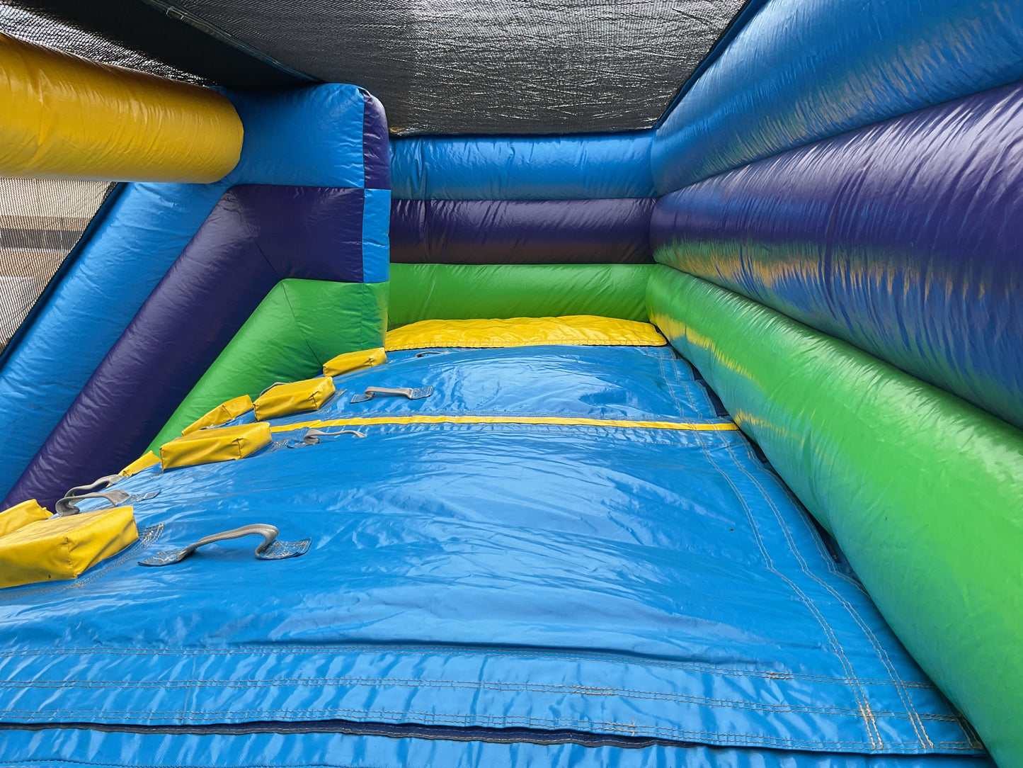 22' Vertical Rush Slide