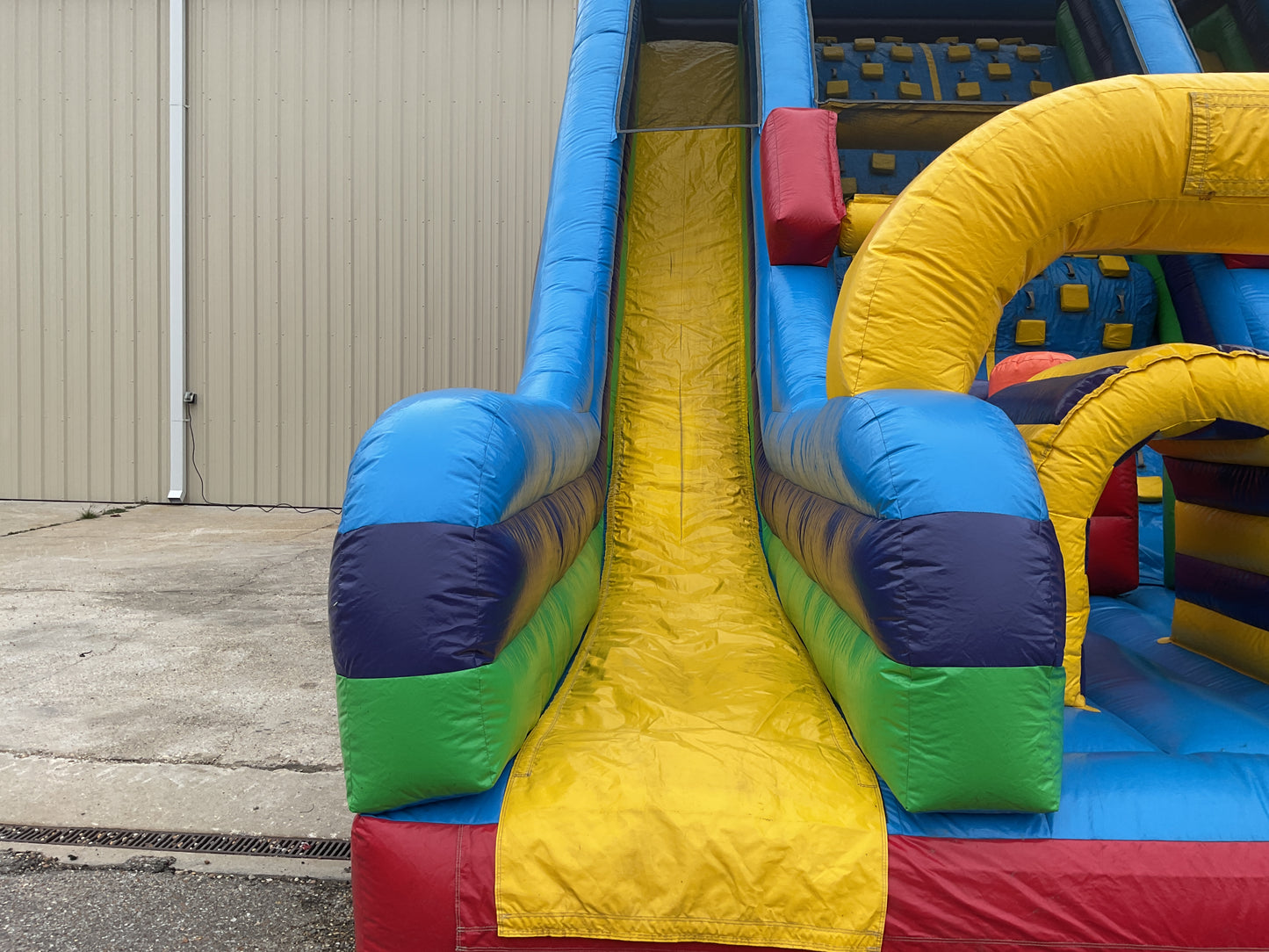 22' Vertical Rush Slide