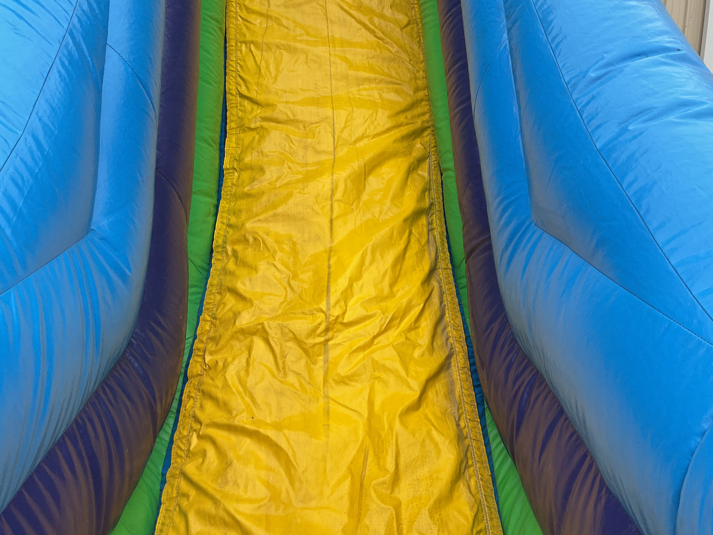 22' Vertical Rush Slide