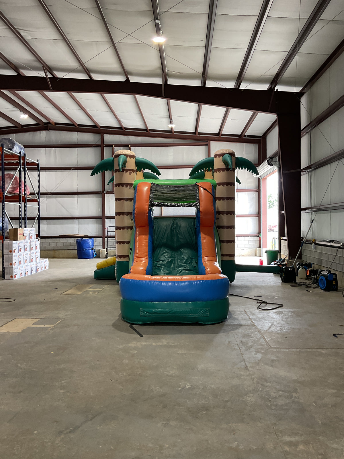 Tiki Island Wet Dry Combo with splash pool