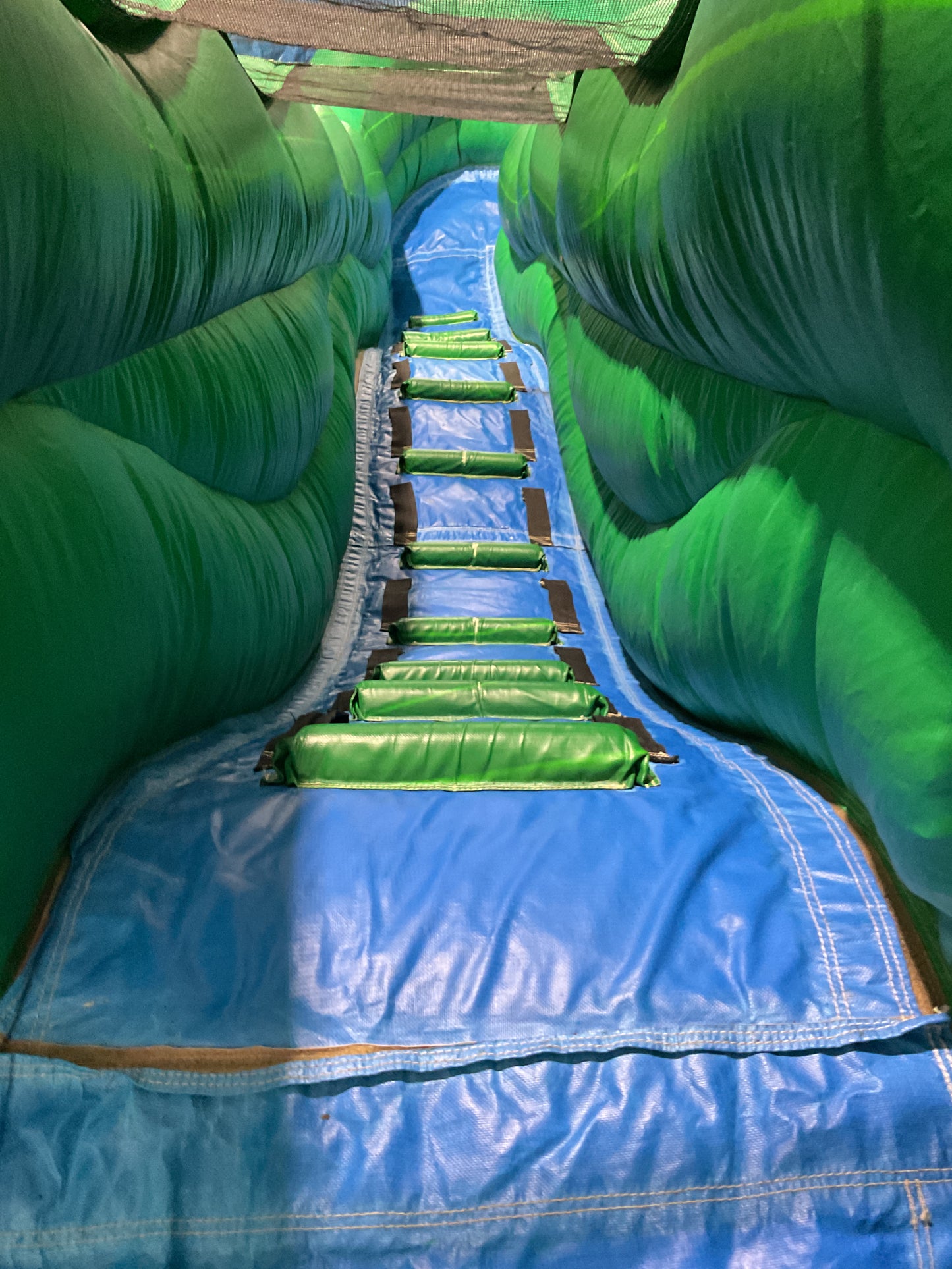18' Emerald Canyons Slide