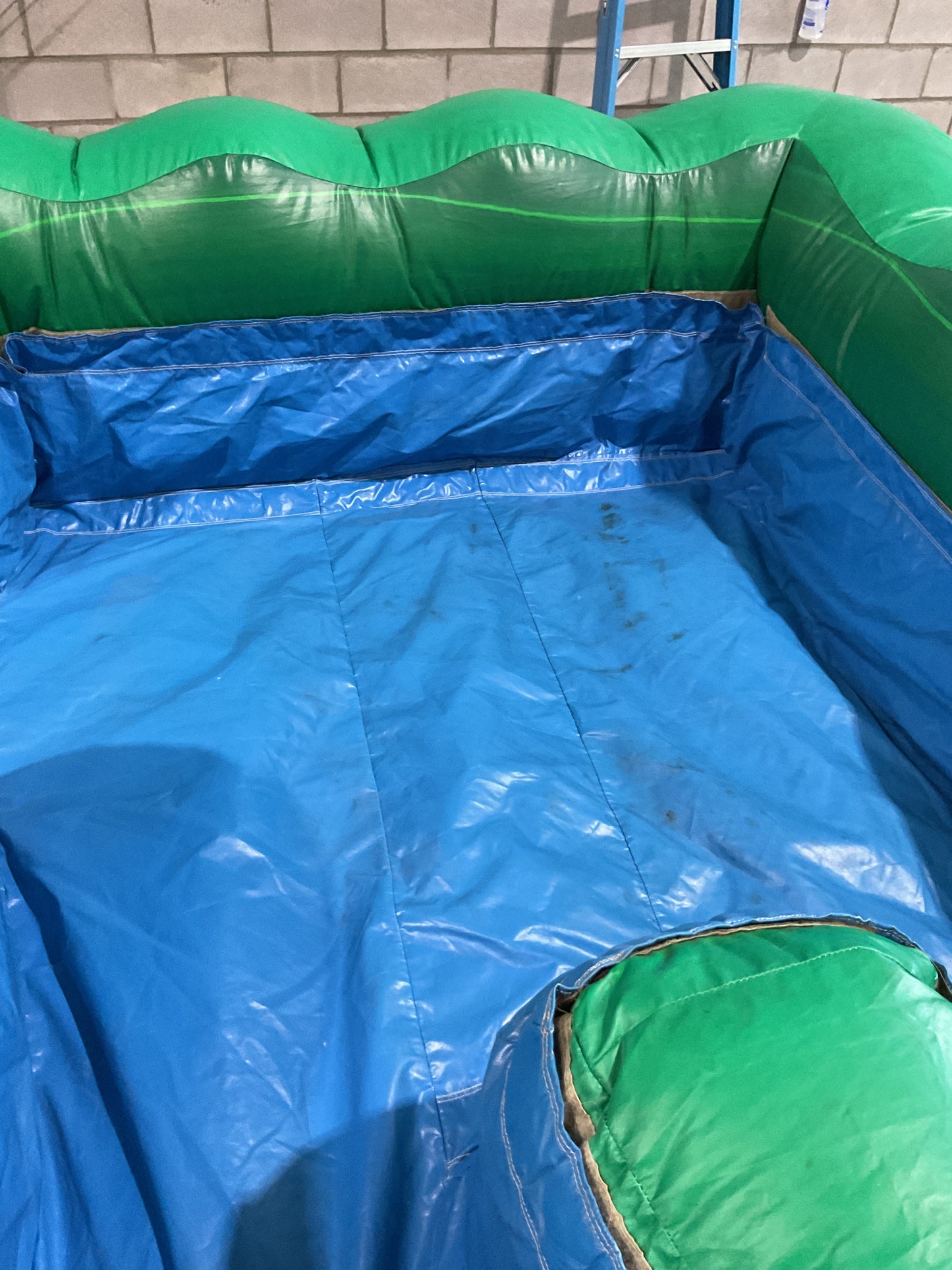 18' Emerald Canyons Slide