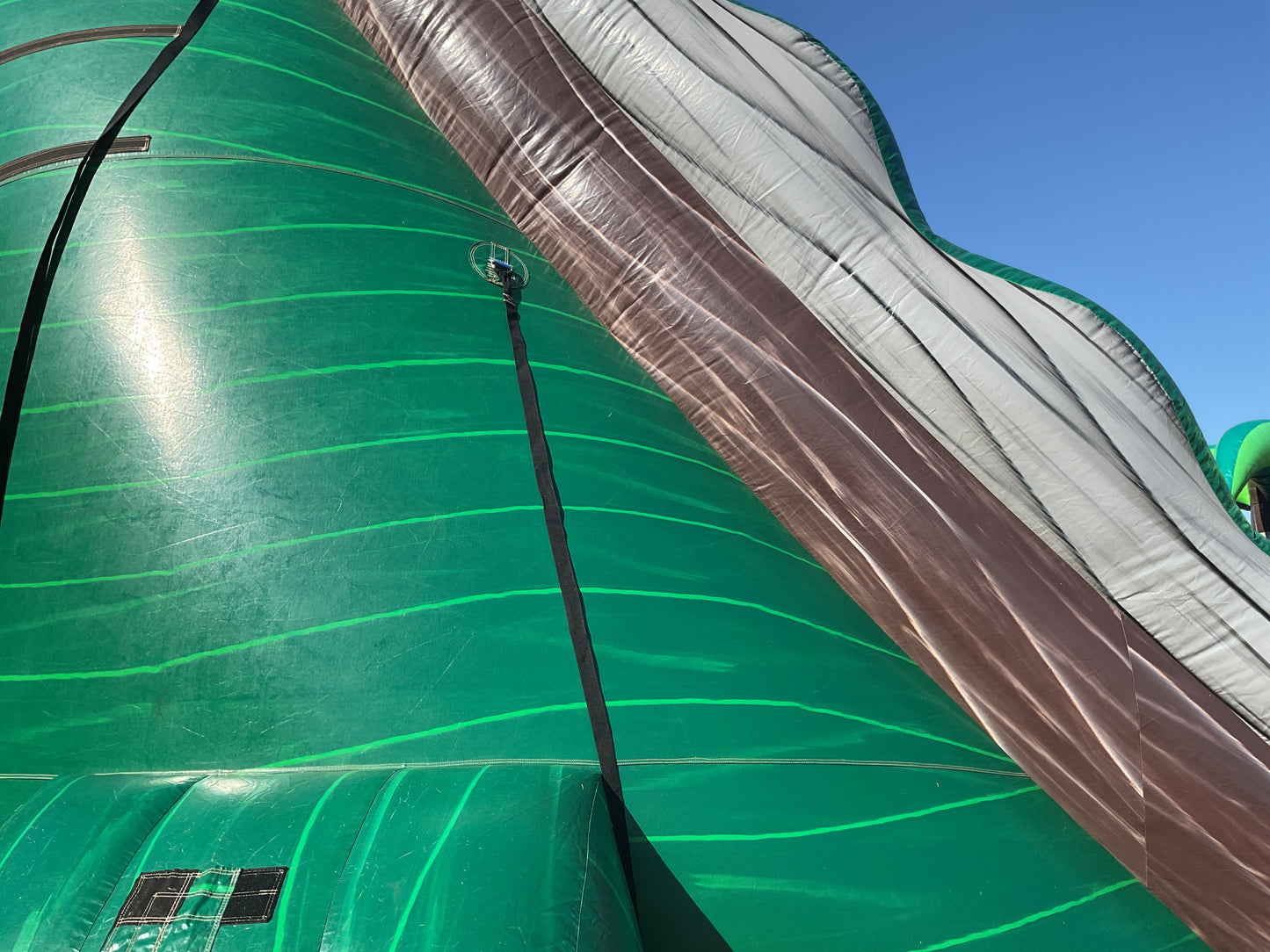 22' Emerald Crush Slide with pool