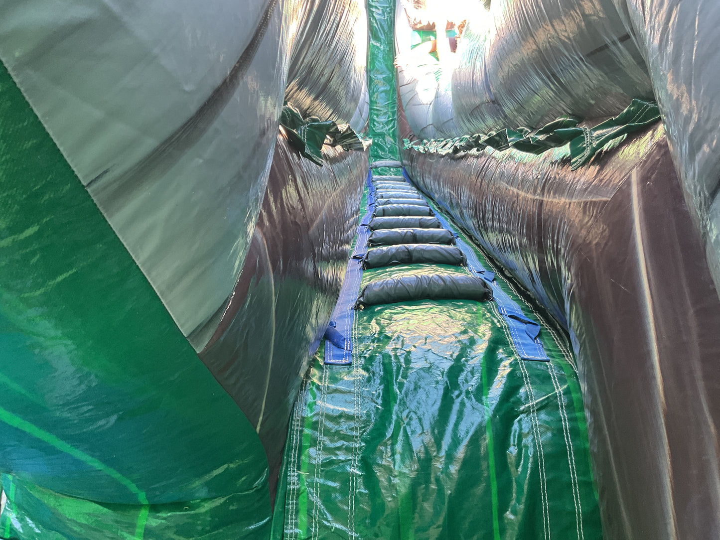 22' Emerald Crush Slide with pool