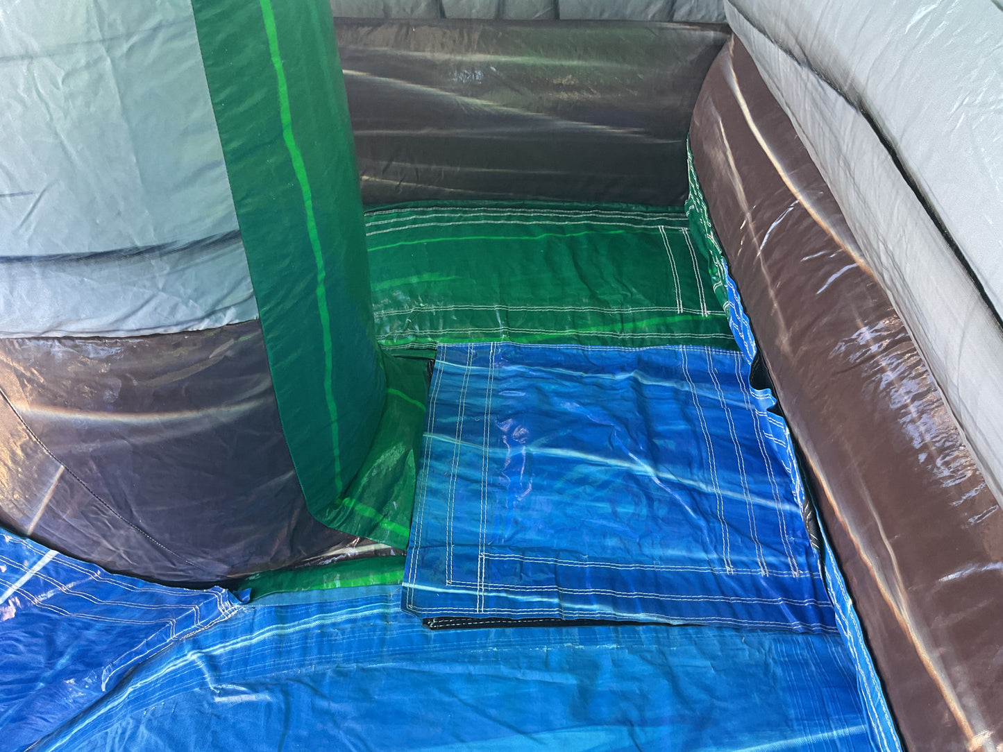 22' Emerald Crush Slide with pool